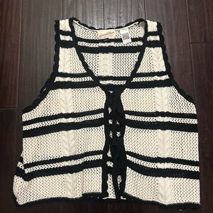 Universal Thread Black and Cream Knit Crop Top